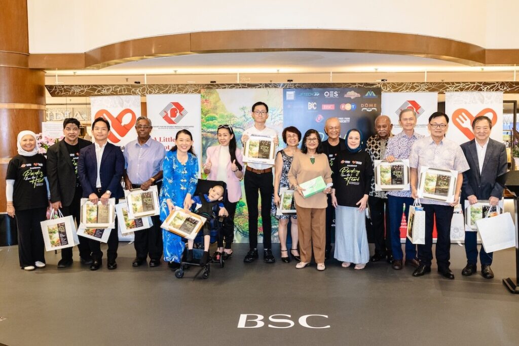 ssmh - post - Tan Sri Rafidah Aziz Sumbang Lapan Karya Lukisan Buat Lelongan Amal Art4Good (2)